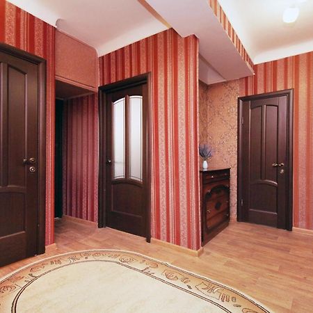 Spacious Central Apartment アルマトイ エクステリア 写真
