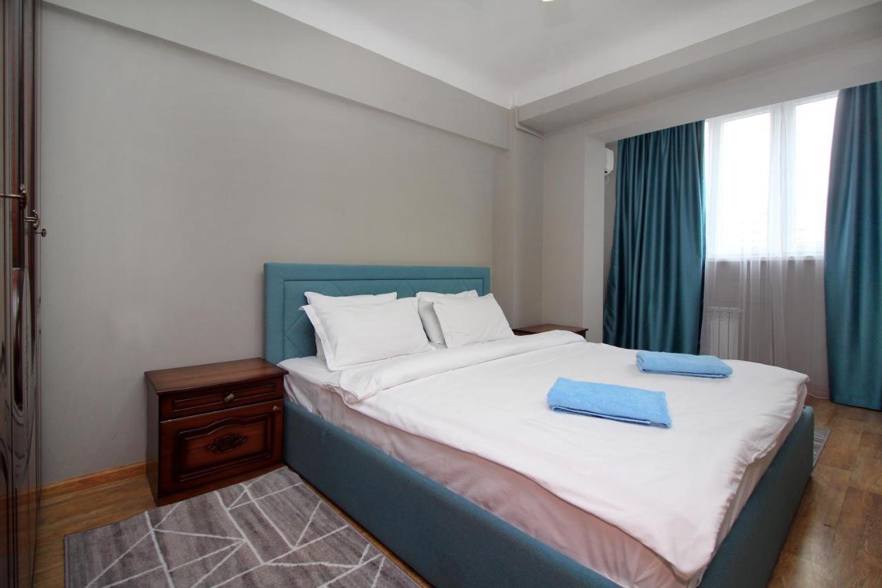 Spacious Central Apartment アルマトイ エクステリア 写真