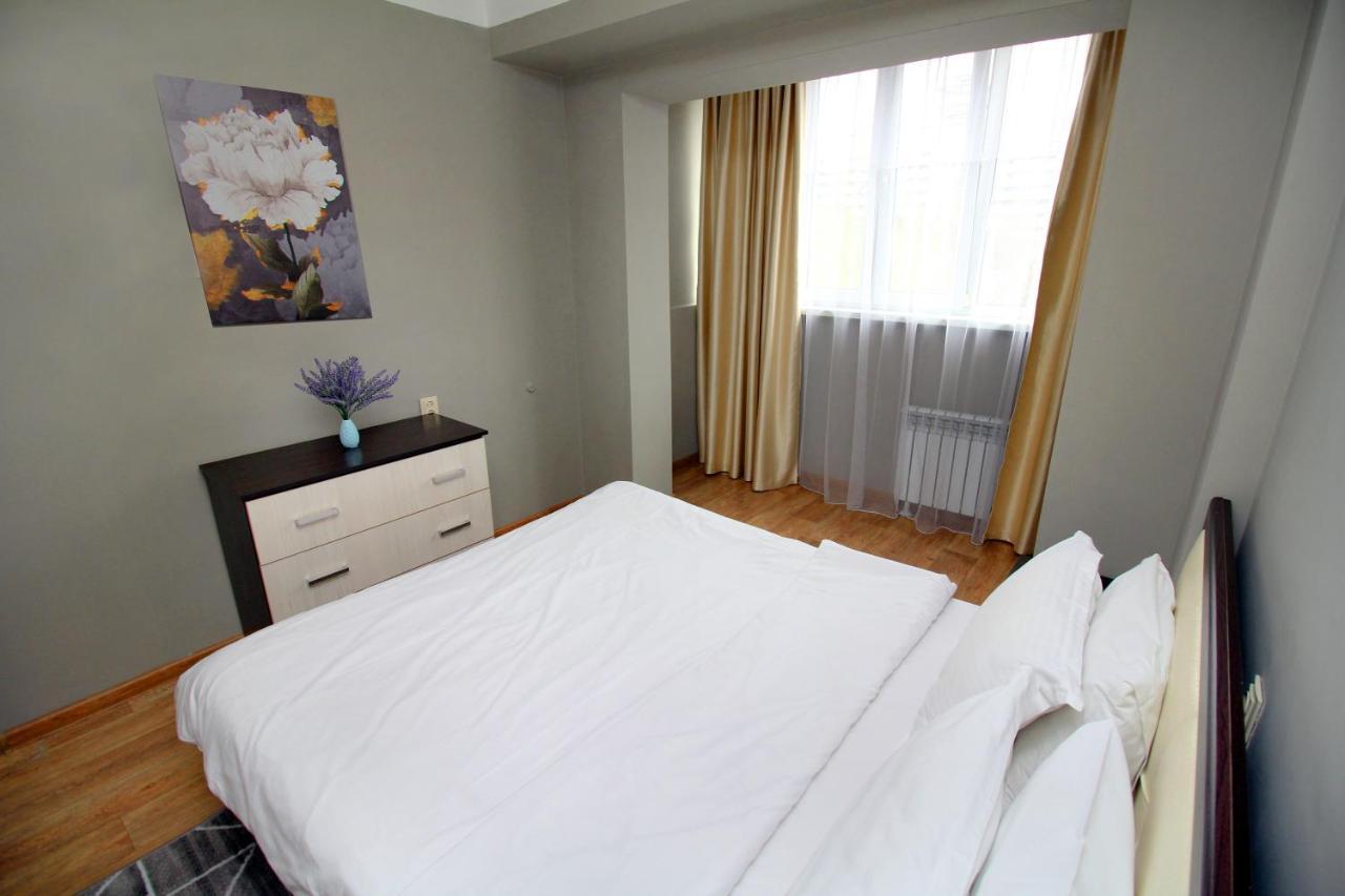 Spacious Central Apartment アルマトイ エクステリア 写真