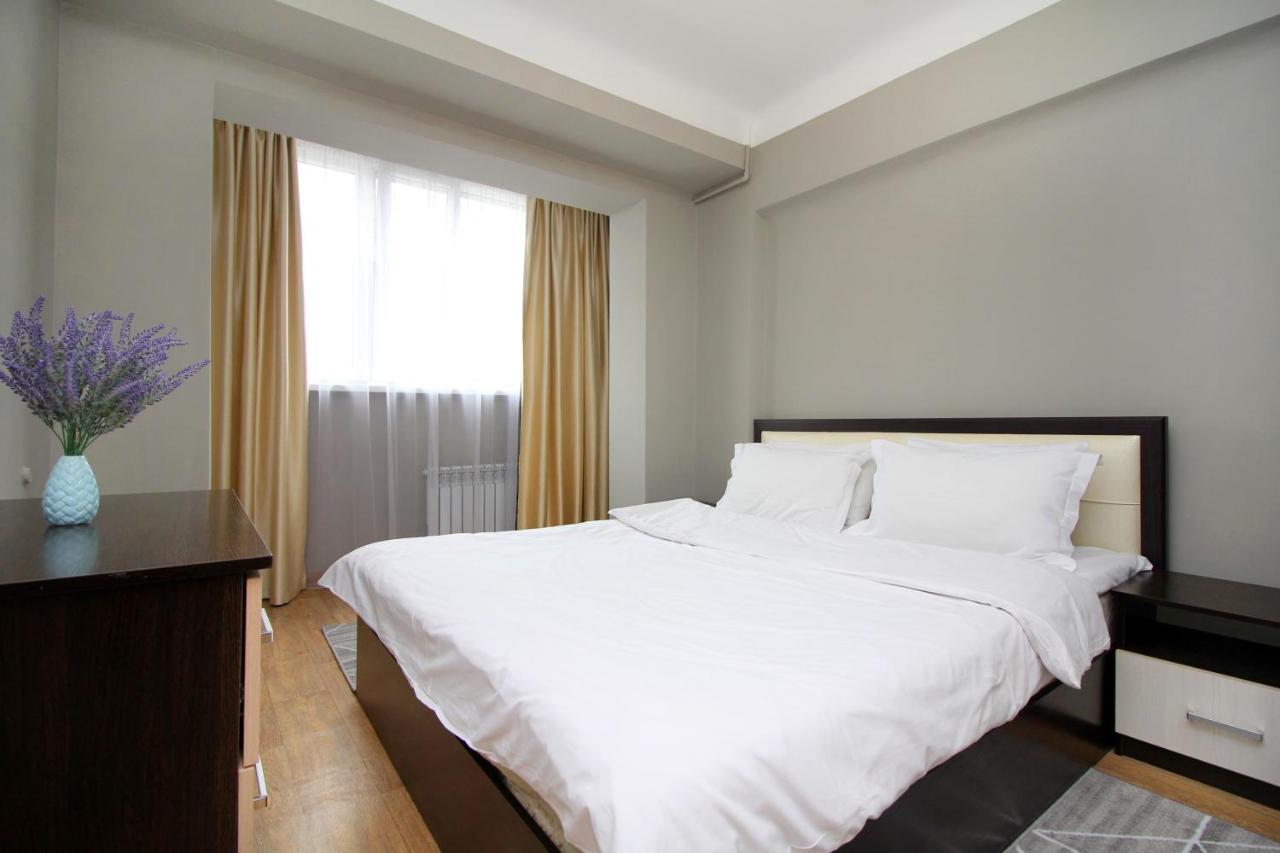 Spacious Central Apartment アルマトイ エクステリア 写真