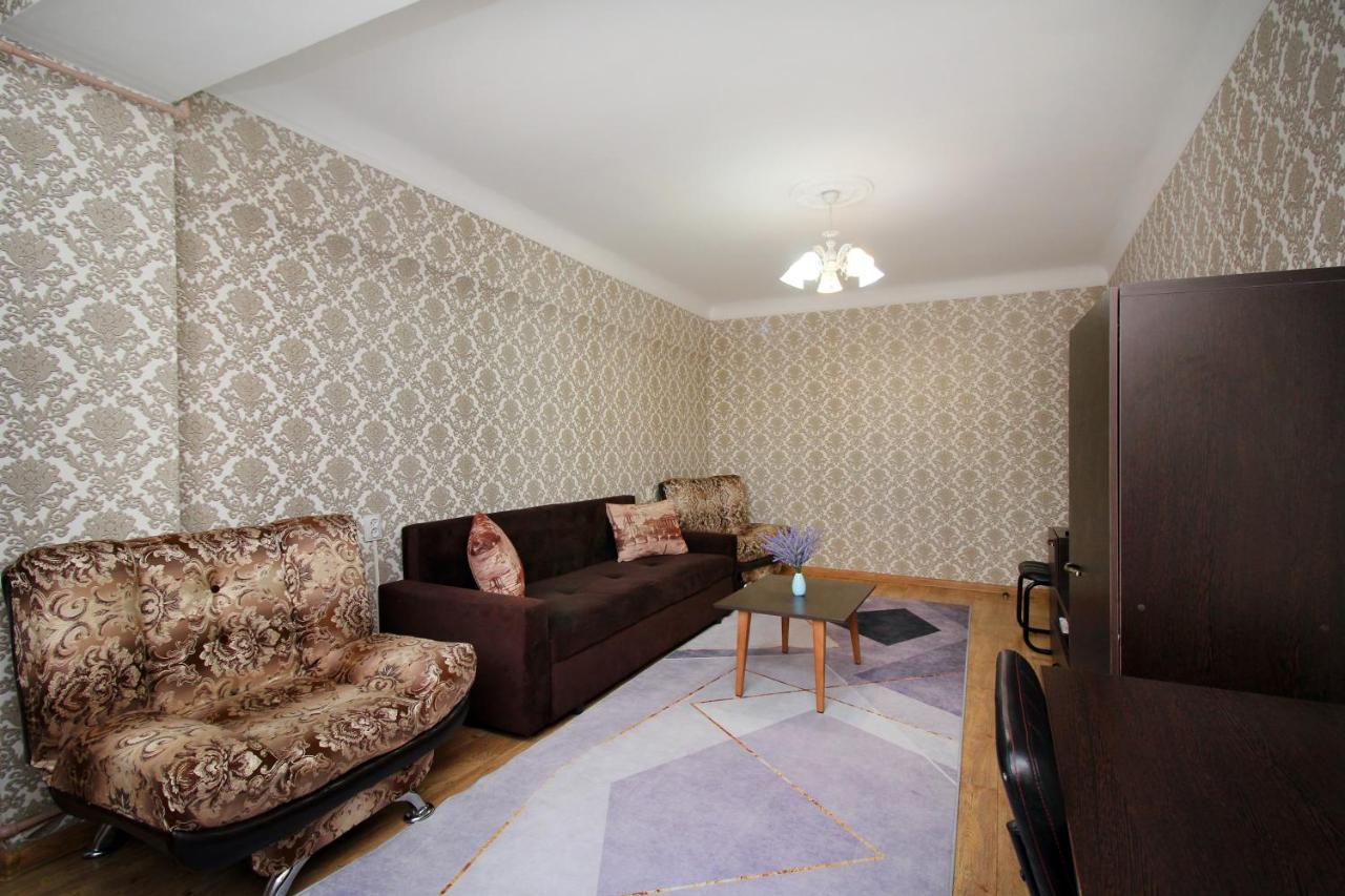 Spacious Central Apartment アルマトイ エクステリア 写真
