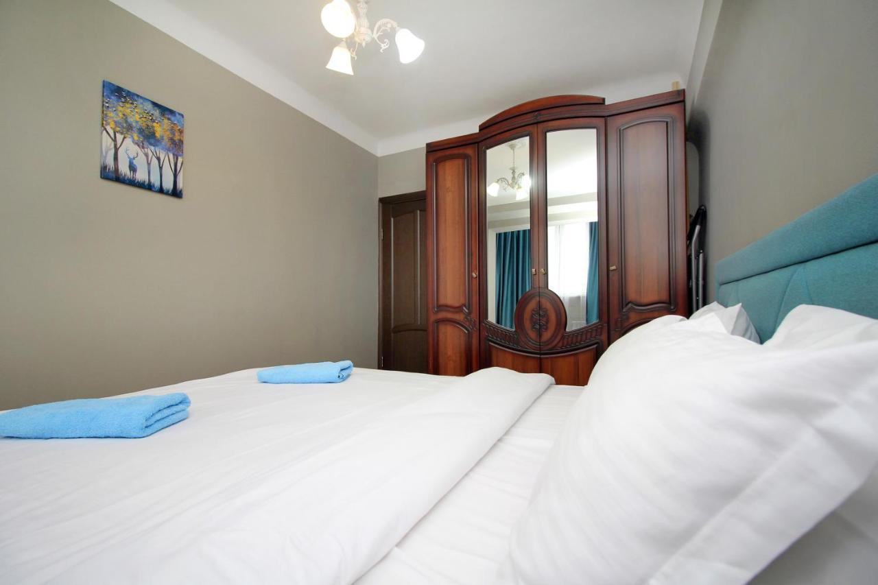 Spacious Central Apartment アルマトイ エクステリア 写真