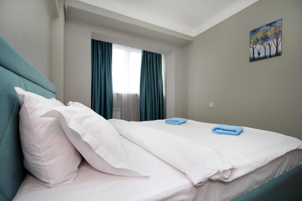 Spacious Central Apartment アルマトイ エクステリア 写真