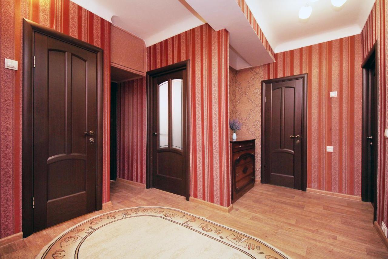 Spacious Central Apartment アルマトイ エクステリア 写真