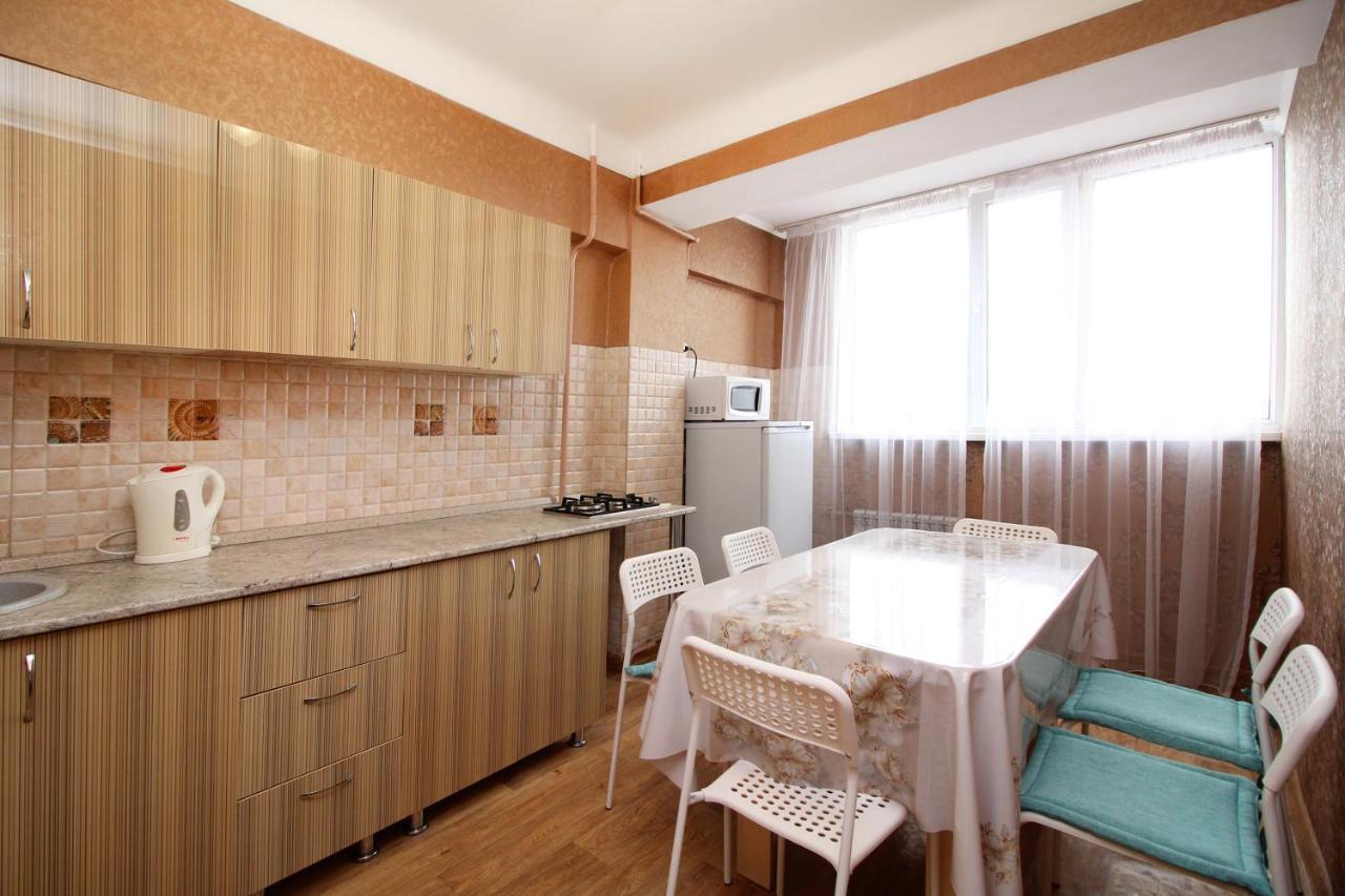 Spacious Central Apartment アルマトイ エクステリア 写真
